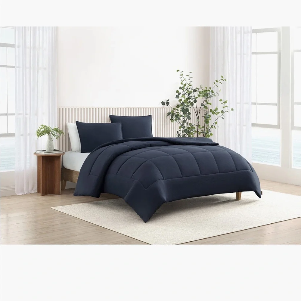 UGG NWT Queen Size Devon Comforter Set Navy Color 🔥No offer Item🔥
